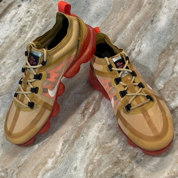 Men’s NIKE AIR VaporMax 2019 running shoes- Red/gold. Size 7.5 - Picture 6 of 10